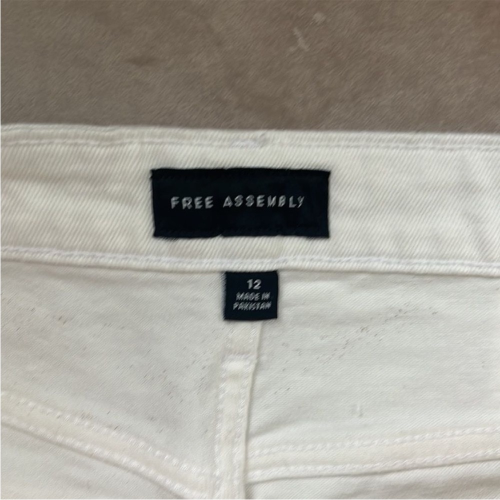 Summertime NWT (Flaw) Sz 12 Free Assembly White Denim Shorts - Picture 8 of 10